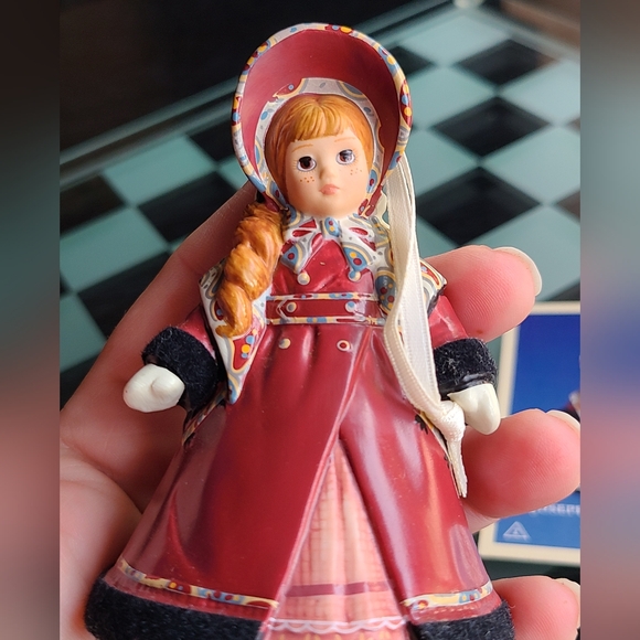 Collector Series Hallmark Keepsake OrnamentJosephine "Jo" March - Picture 5 of 9